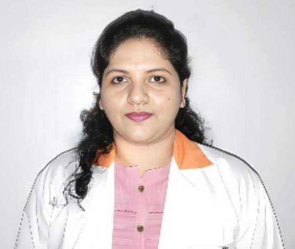 Dr Kavya R